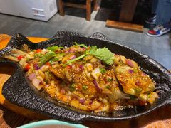 铁板鲫鱼-东大桥小国抻面烧烤(长通路店)