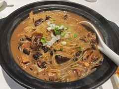 家鸡榛蘑焖圆粉-萍香大厨·锅包肉(大东门店)