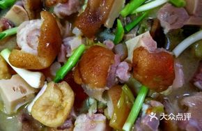 Braised Mountain Cured Pork Trotter with Potatoes