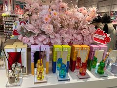 -名创优品(北京新中关购物中心地铁层店)