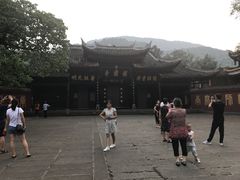 -峨眉山报国寺