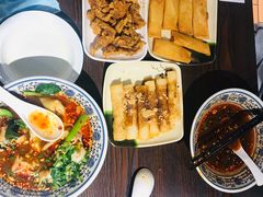 -爆炸头阿姨小四川正宗川味小吃(无任何分店)