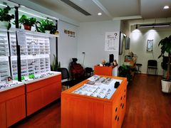 -视野联行眼镜•蔡司•依视路(温江店)
