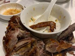 扔掉的鸽子肉-名苑皇宫酒家(来魅力壁画村店)