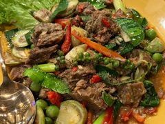 辣炒罗勒牛肉-Pakorn's Kitchen