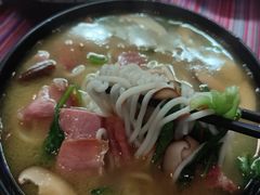 三鲜米线-香巴拉云南餐厅(华莱坞店)