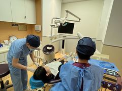 -瑞尔齿科(上海长风大悦城店)