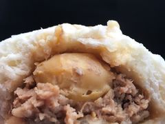 咸蛋黄超人包-老陶包子铺(南大西南村店)