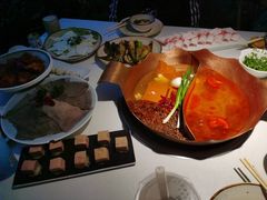 -墨居上隐·院子里火锅(峨眉店)