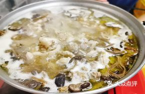 Crispy Chicken Stew with Tea Tree Mushrooms