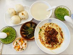 -李与白包子铺(桐梓林店)
