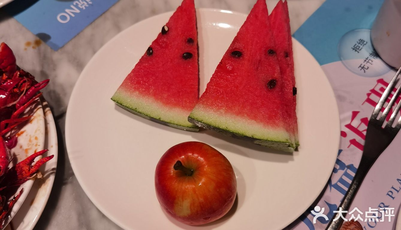 自助餐厅是一个让人吃饱喝足的地方