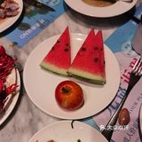 自助餐厅是一个让人吃饱喝足的地方