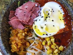 培根石锅拌饭-沁麦源过桥米线(总店)