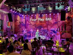 -FOUR PLAY BAR