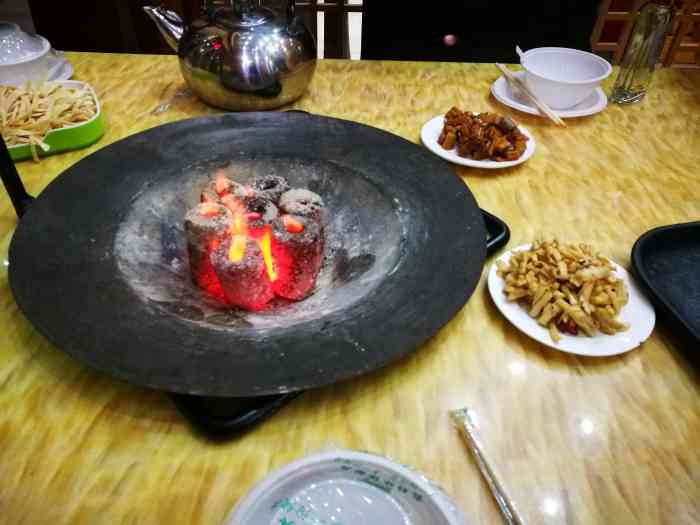 新密大别山吊锅图片