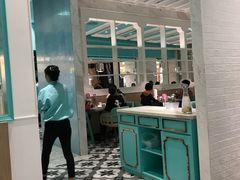 大堂-姚姚酸菜鱼·金戈戈香港豉油鸡(喜荟城联名店)