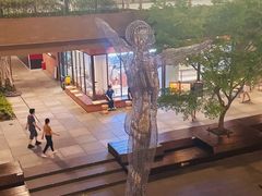 -瑞虹新天地月亮湾