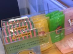 -LOOK眼镜·蔡司依视路配镜(宝山万达店)