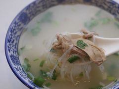 鸭肉鲜汤-烤鸭肉夹馍鸭汤店