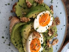 牛油果煮蛋吐司-RAC BAR(安福路店)