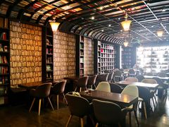 -钟书阁(松江泰晤士小镇店)