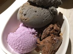 冰淇淋自助-哥老官重庆美蛙鱼头(西湖银泰十一哥店)