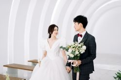 -艾米丽婚纱礼服