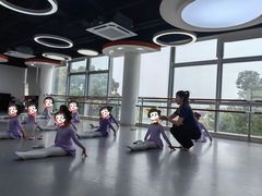 -小荧星艺校(浦东中环分校)