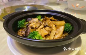 Braised Mushroom Pot with Abalone Sauce