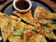 海鲜葱饼-明洞阿姨·韩式酱蟹烤肉·创意料理(三元桥店)