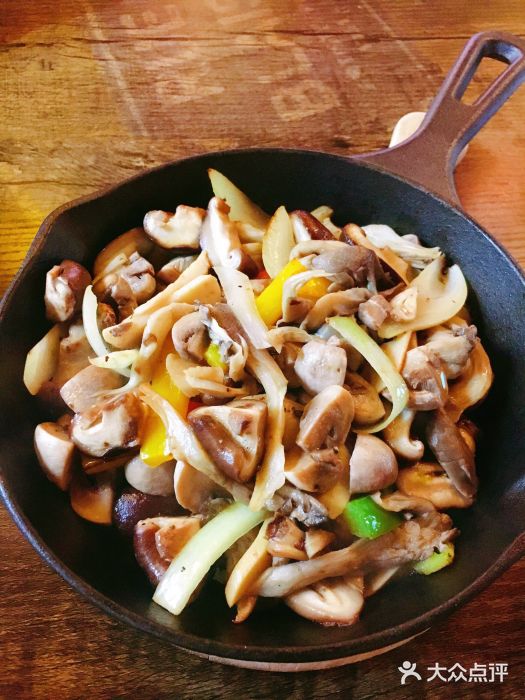 Famous肥猫墨西哥音乐餐吧(五棵松华熙LIVE店)铁锅菌菇图片