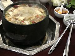 -绿色墨脱石锅城