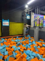 -蹦贝运动中心·蹦床·攀岩·闯关(龙岗店)