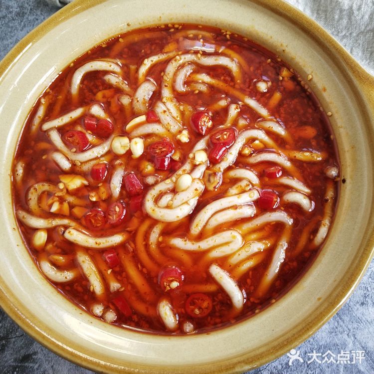 两块钱成本，在家就能做酸辣土豆粉，比买来的还好吃