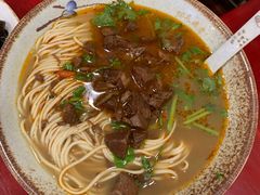 红烧牛肉面-金杨拉面王小吃面馆·牛三宝面·红烧牛肉粉