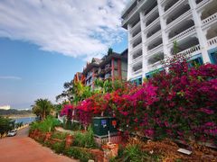 -芭黎人江景轻奢酒店(告庄西双景星光夜市店)