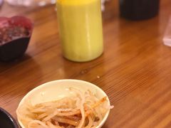 -丽虹云南过桥米线(兴工街店)