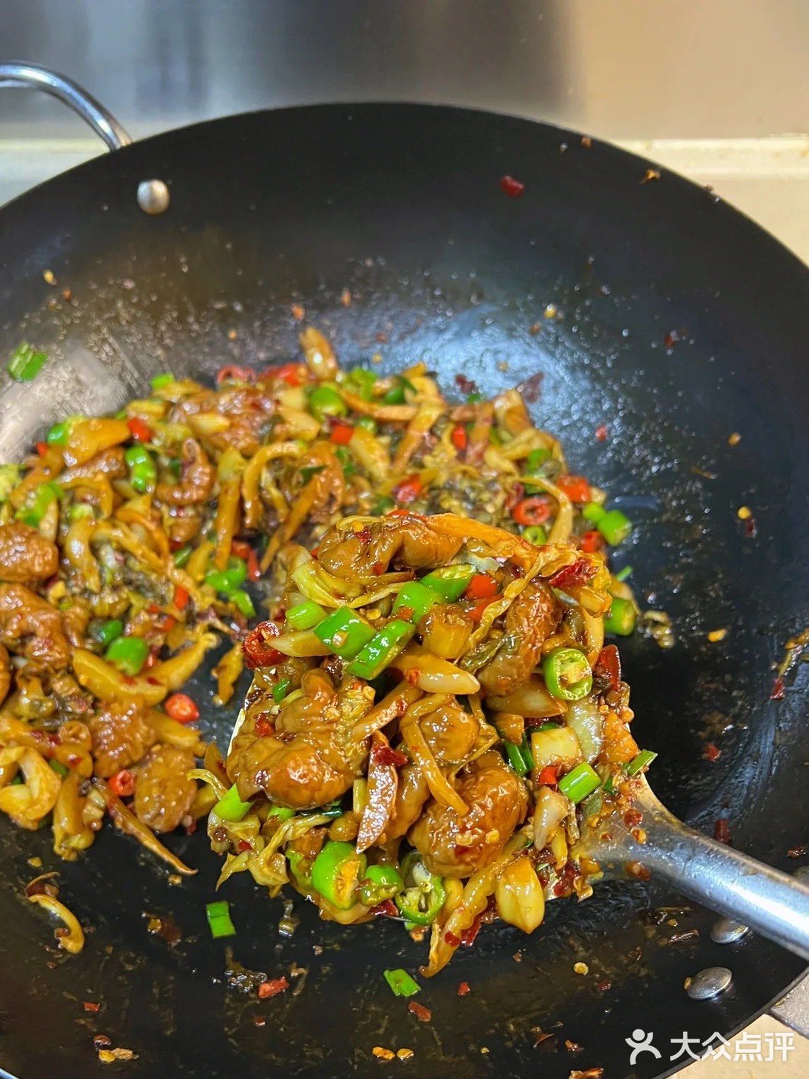 酸菜肥肠煲,这个做法可以拿去参赛了,太 香啦 怎么会有肥肠这