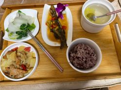 -卓玥国际月子会所(罗山路店)