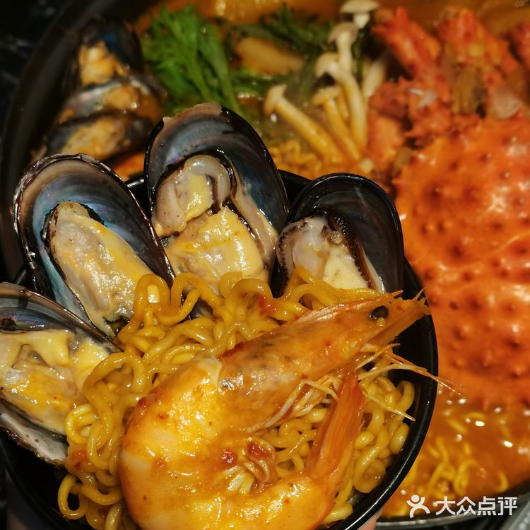 男朋友叫我来的店⚈₃⚈必须吃帝王蟹火锅安排！