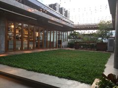 -ROAST coffee & eatery