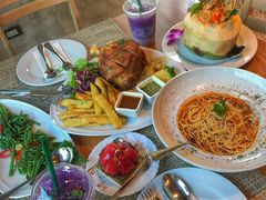 -Chom Cafe and Restaurant