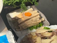 -伴山牛贵州黄牛肉火锅·苗疆非遗艺术餐厅(上海首店)