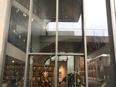 华氏画廊店门-华氏画廊
