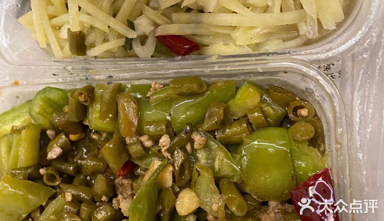 每次江西小炒吃饭都是必点菜 今天外卖点了两个菜