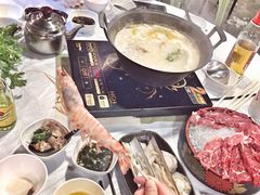 -鲜入围煮花胶鸡海鲜火锅