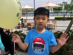 -奕欧来上海购物村停车场