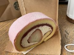 甜蜜草莓瑞士卷-星巴克(天津工华道智慧山店)