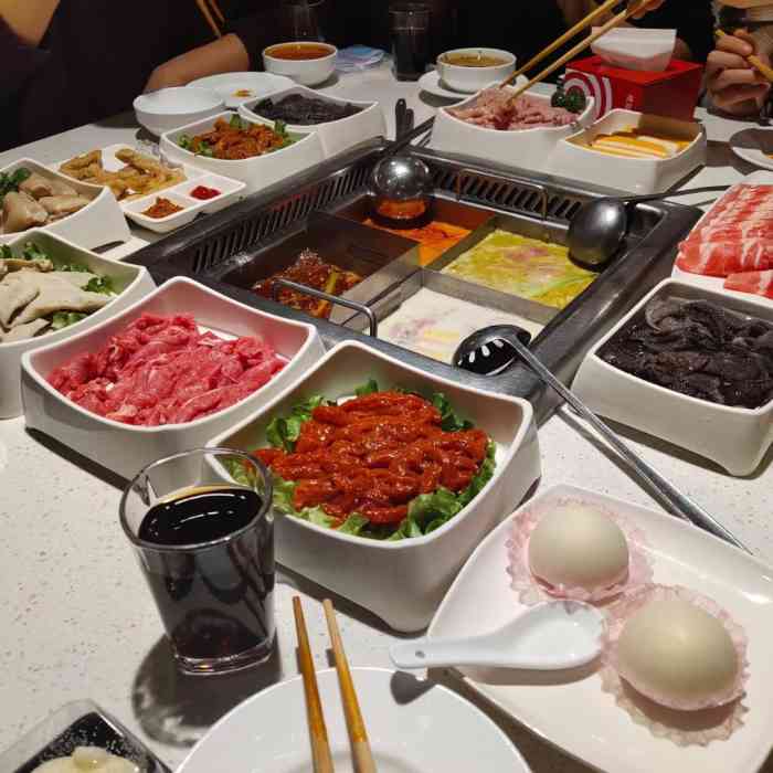 海底捞火锅(momopark店)-"[薄荷]环境:很大的店面,海底捞的环境.